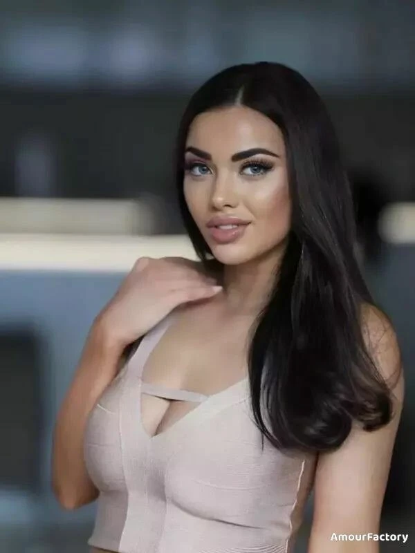 Elena Profile image 4