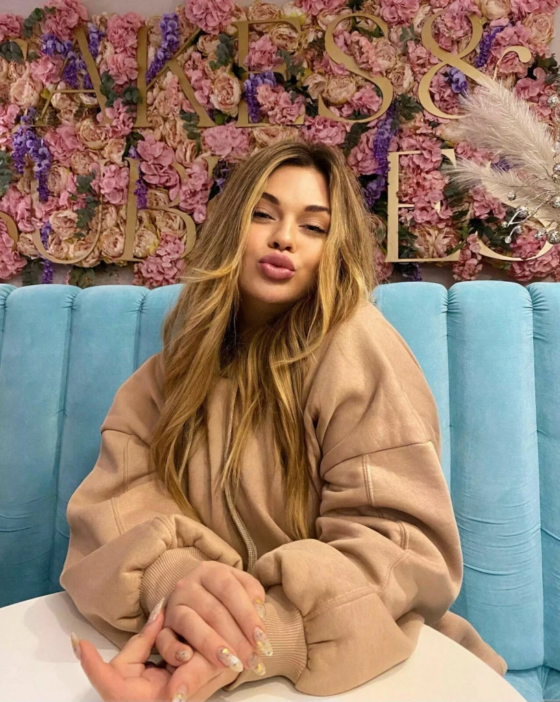 Olena Profile image 5