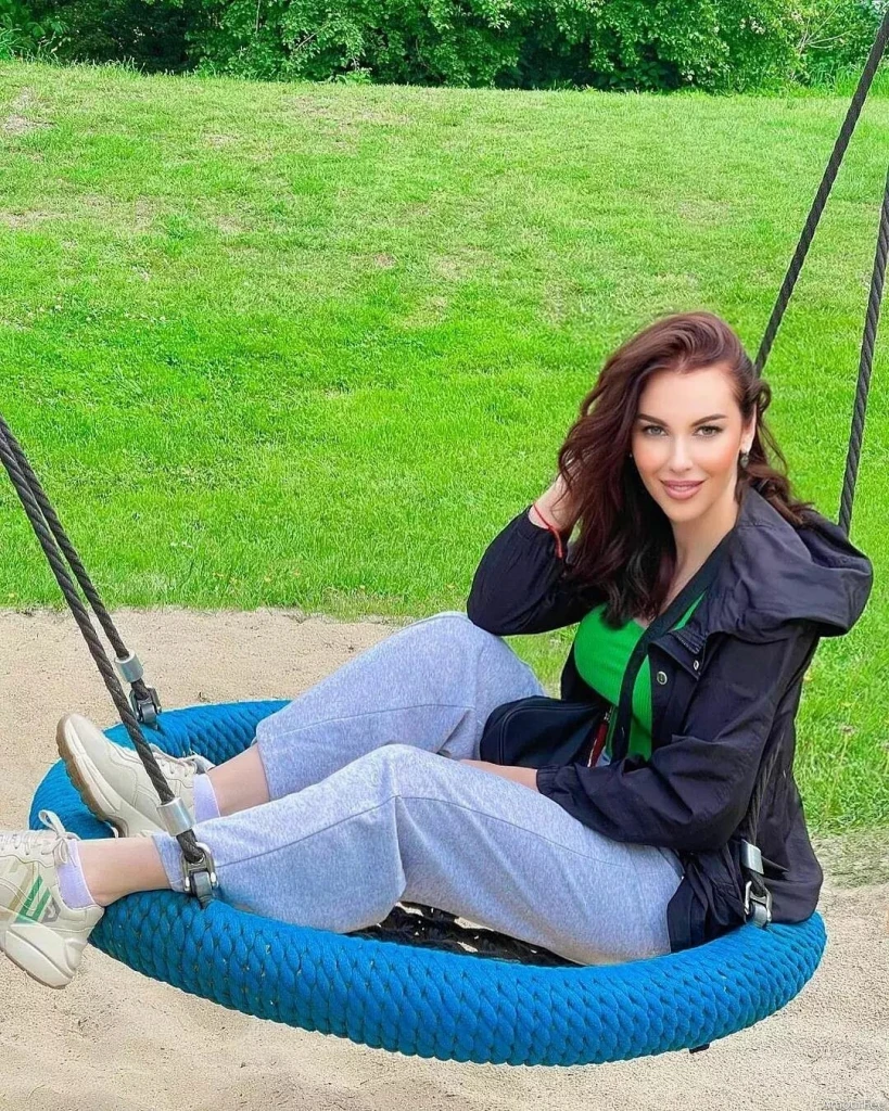 Anna Profile image 5