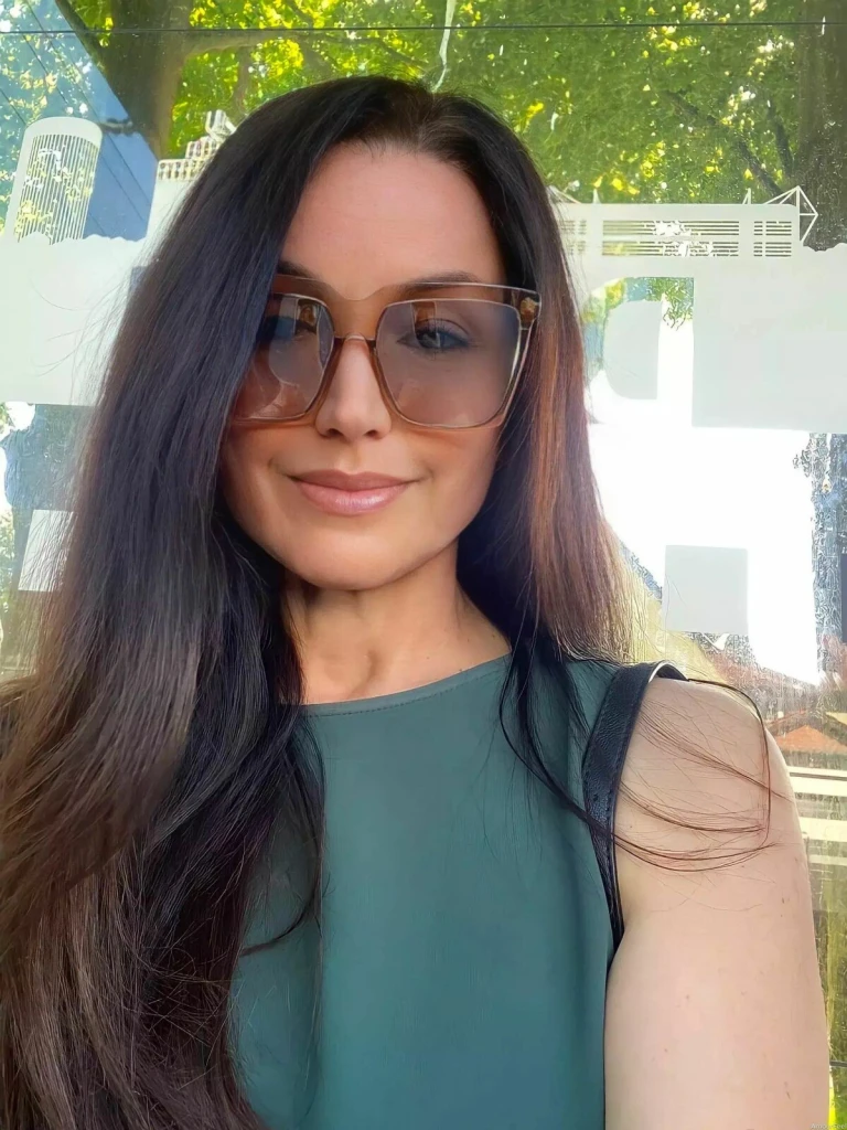 Yana Profile image 5