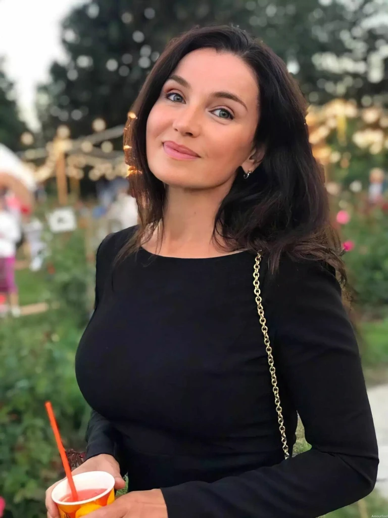 Yana Profile image 2