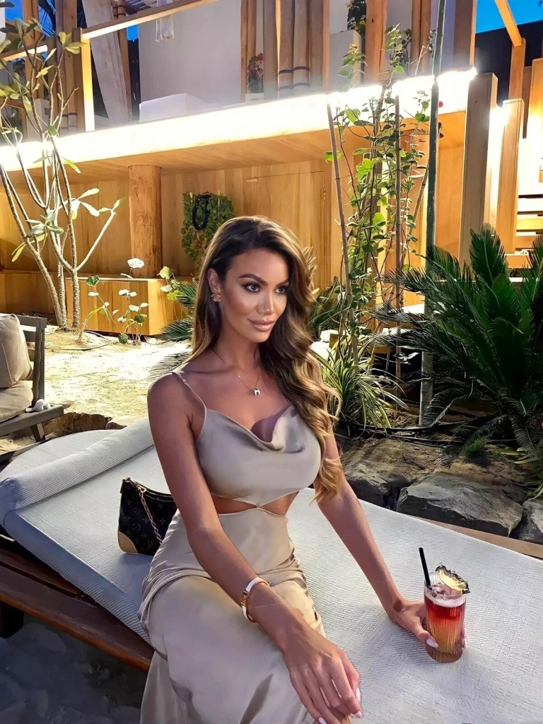 Zarina Profile image 4