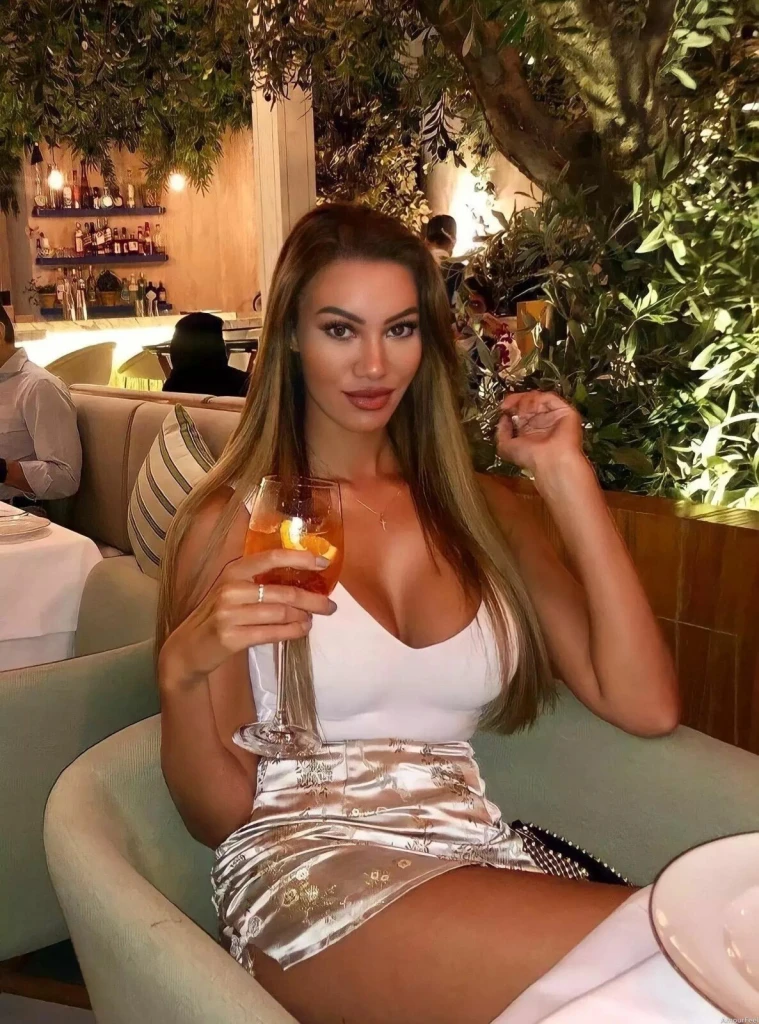 Zarina Profile image 5