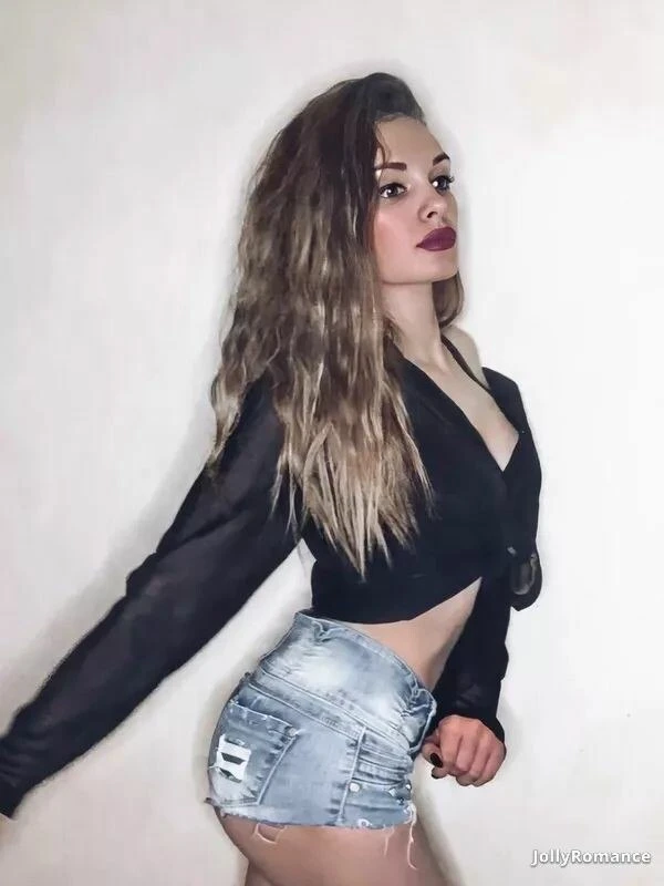 Roza Profile image 3