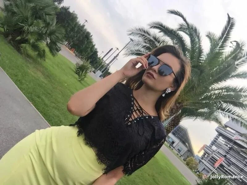 Roza Profile image 2