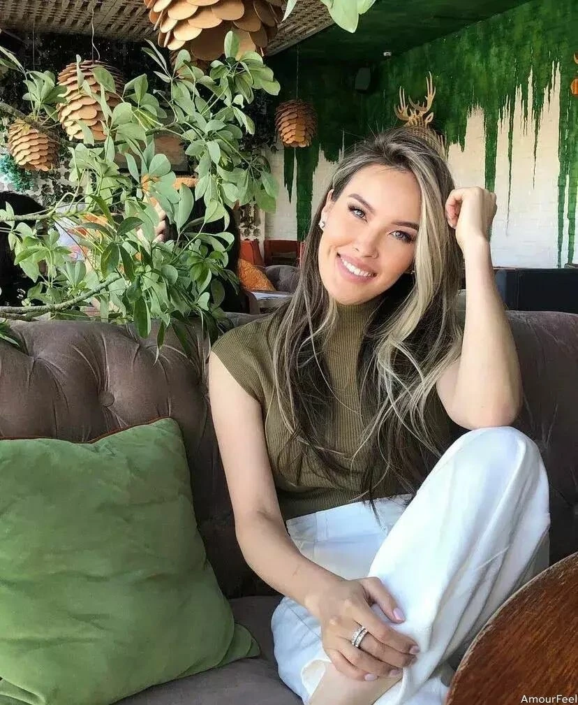 Holly Elizabeth Ann Profile image 1