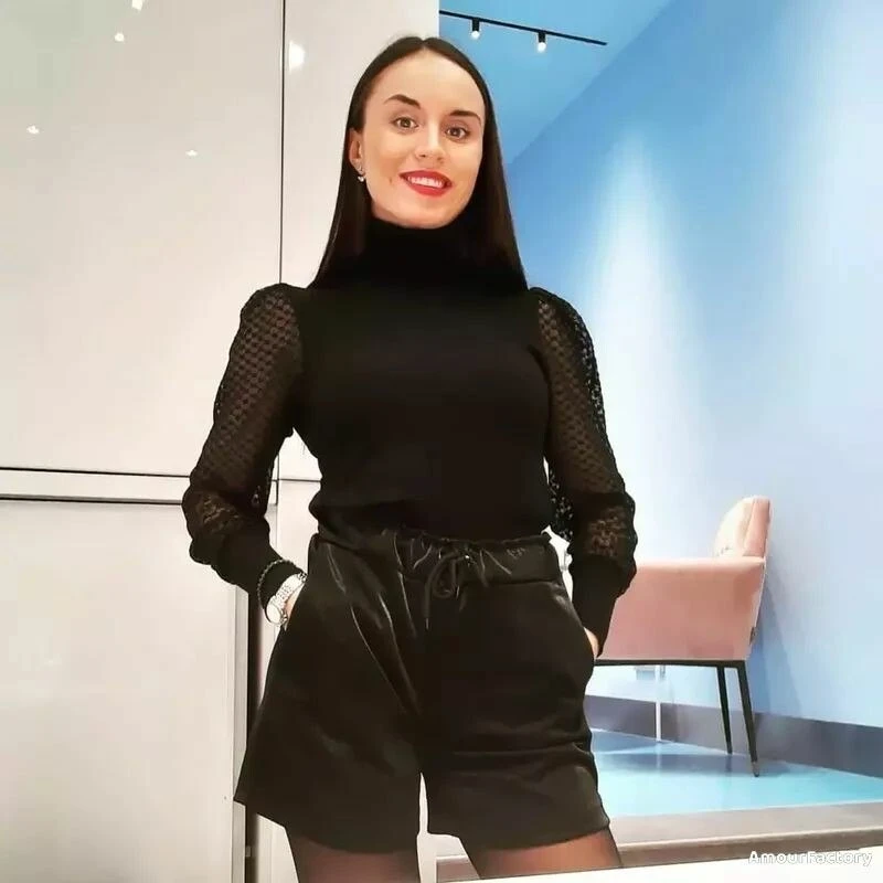 Alina Profile image 5