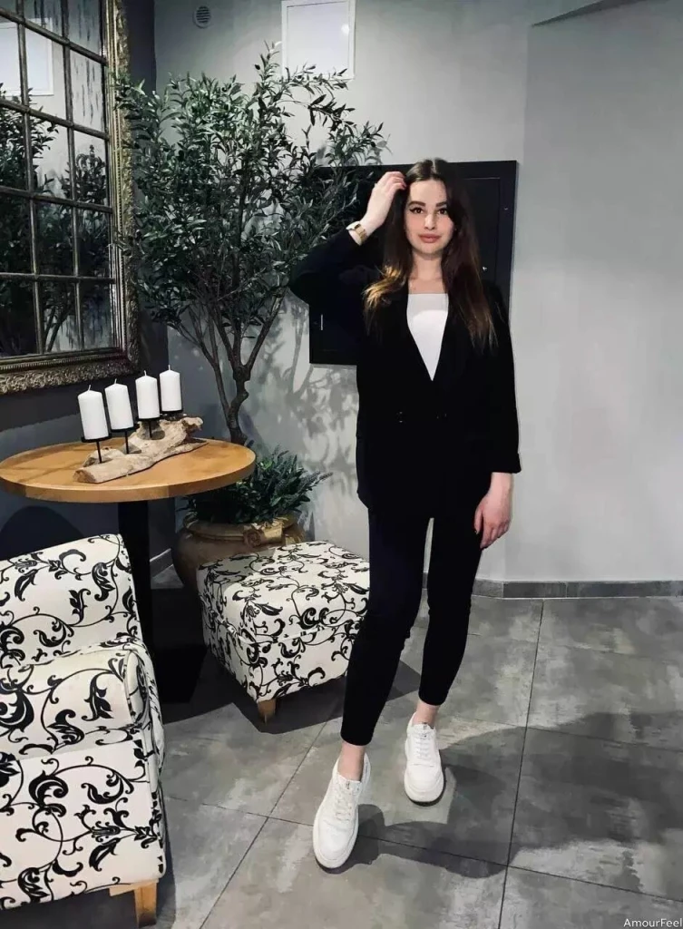 Jana Profile image 4