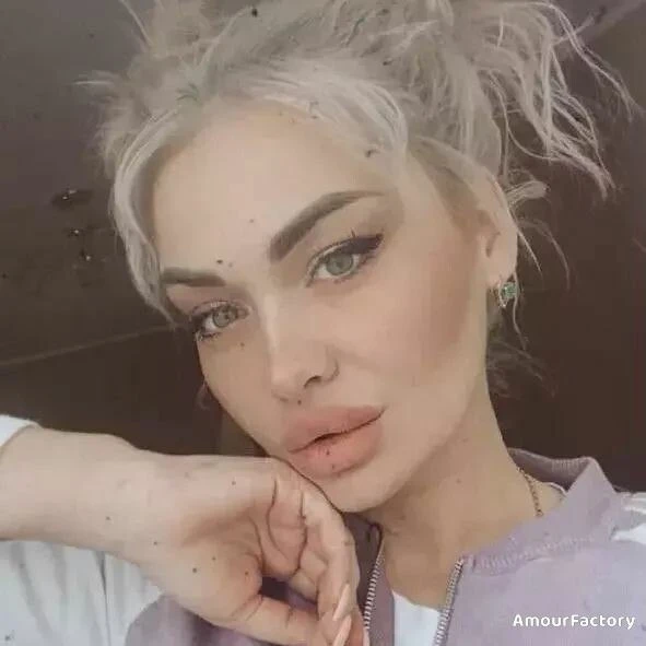 Oksana Profile image 4