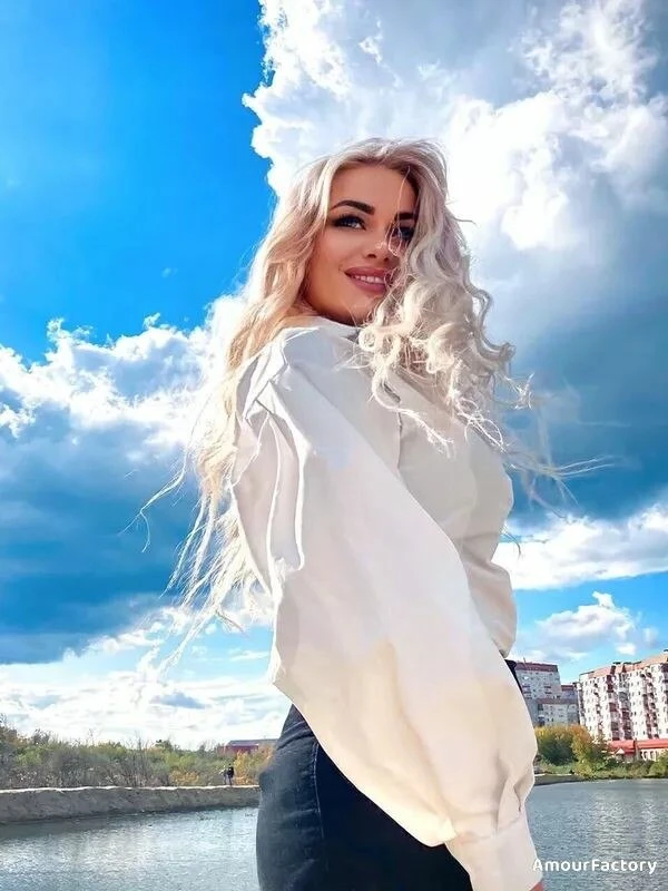 Oksana Profile image 5