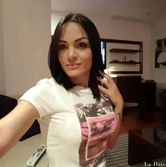 Deissy Profile image 6