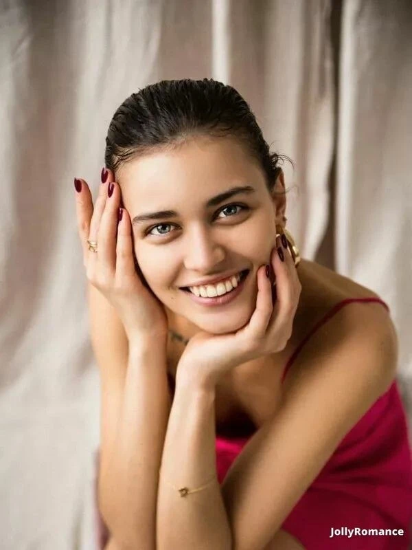 Alina Profile image 2