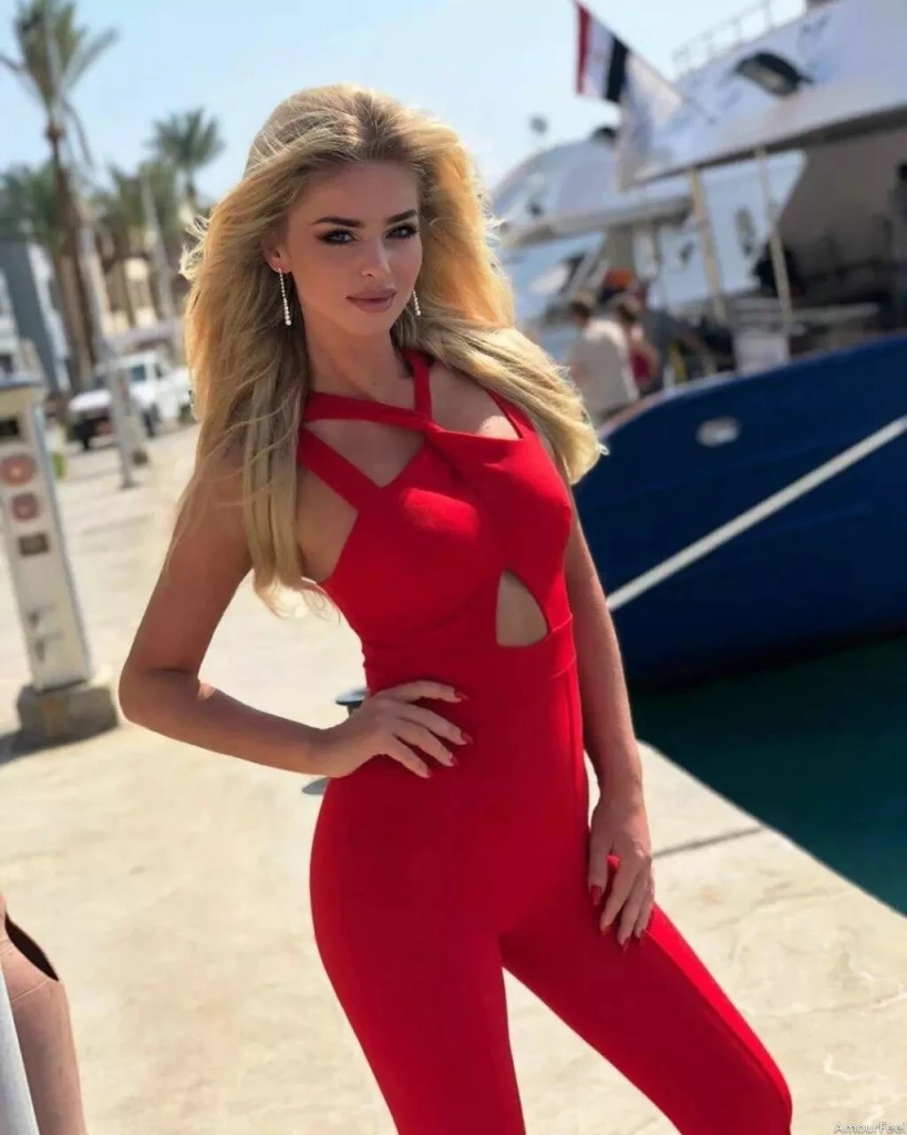 Elizabeth Profile image 5