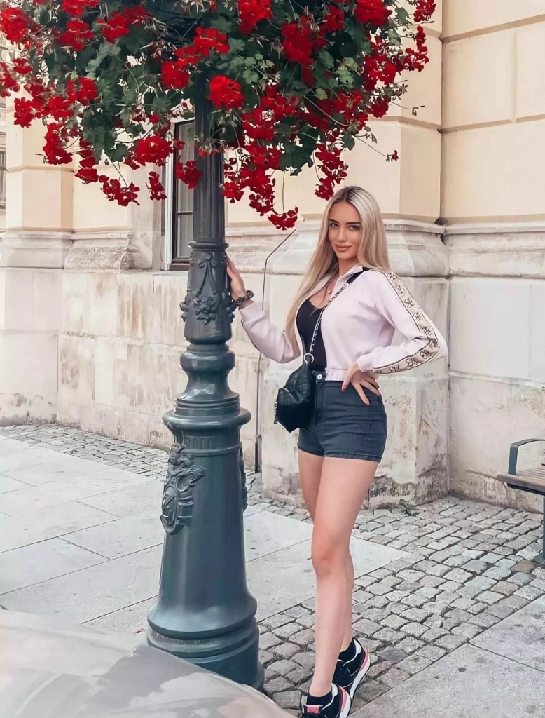 Laura Sophie Profile image 6