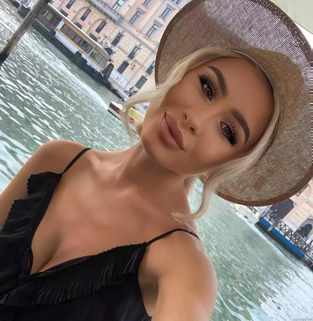 Karyna Profile image 3