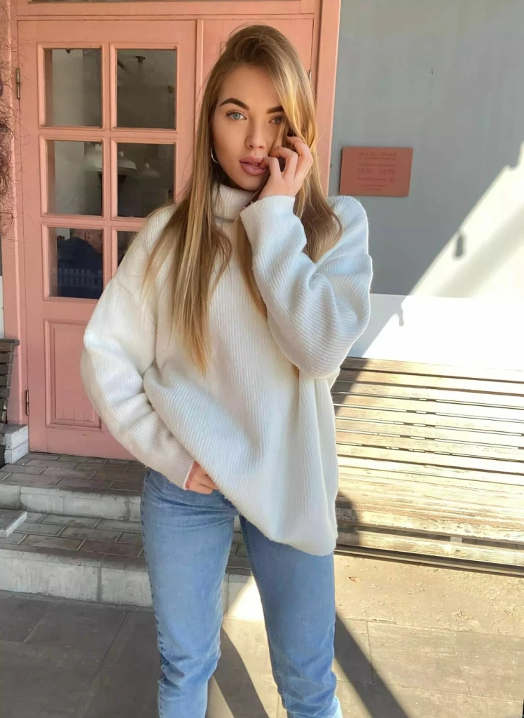 Julia Profile image 2