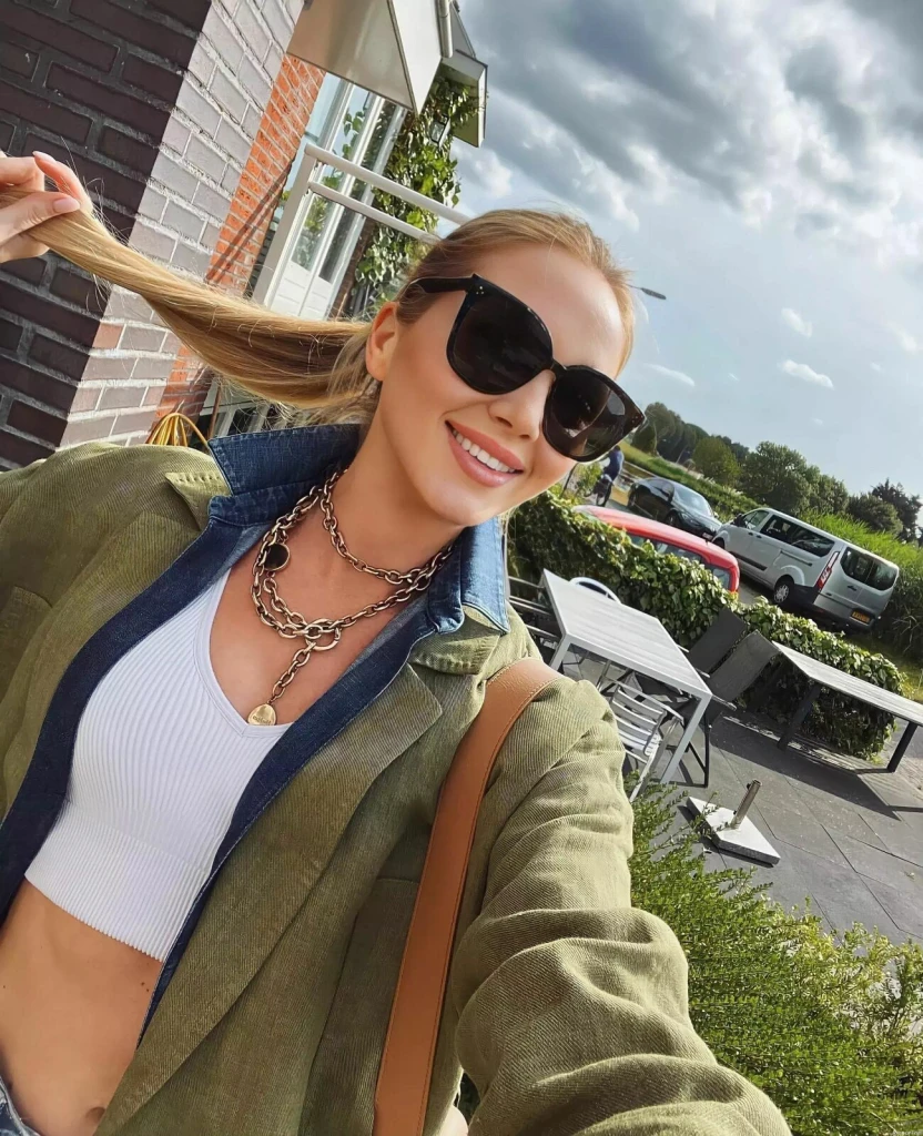 Julia Profile image 4