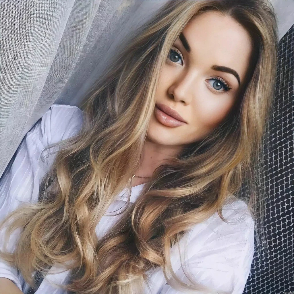 Julia Profile image 6