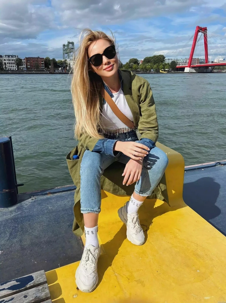 Julia Profile image 1