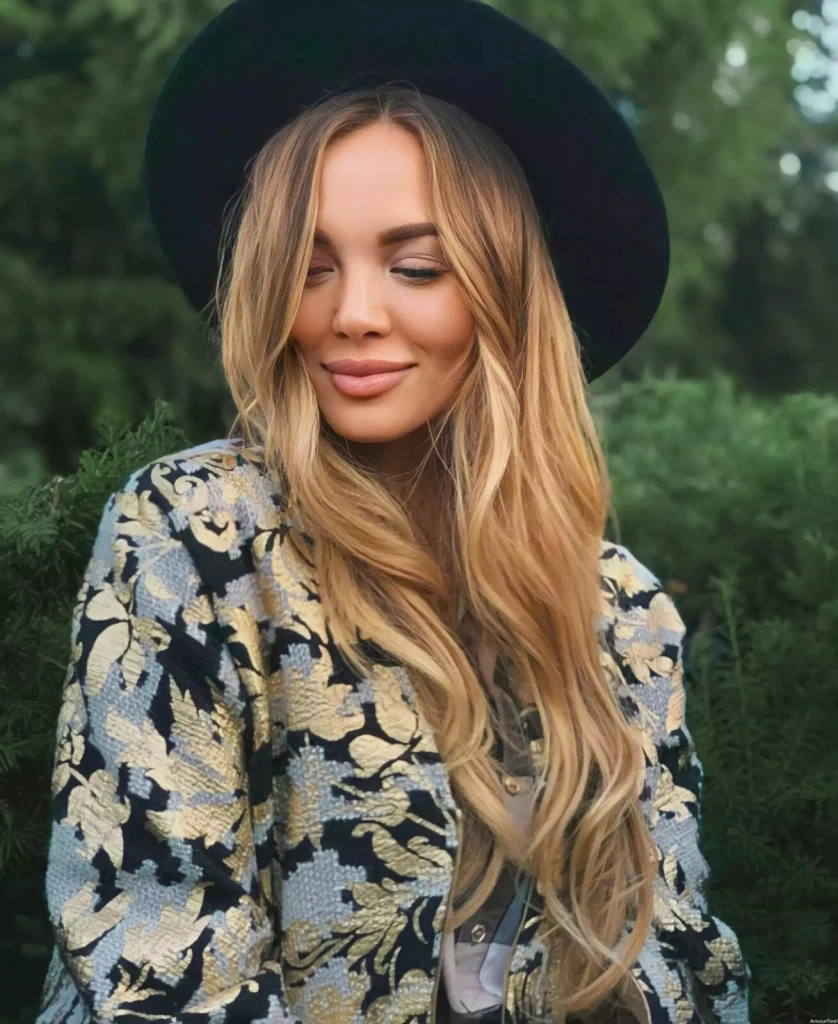 Julia Profile image 3