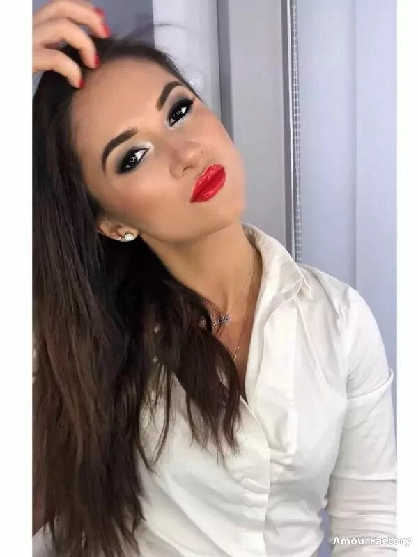 Alina Profile image 2