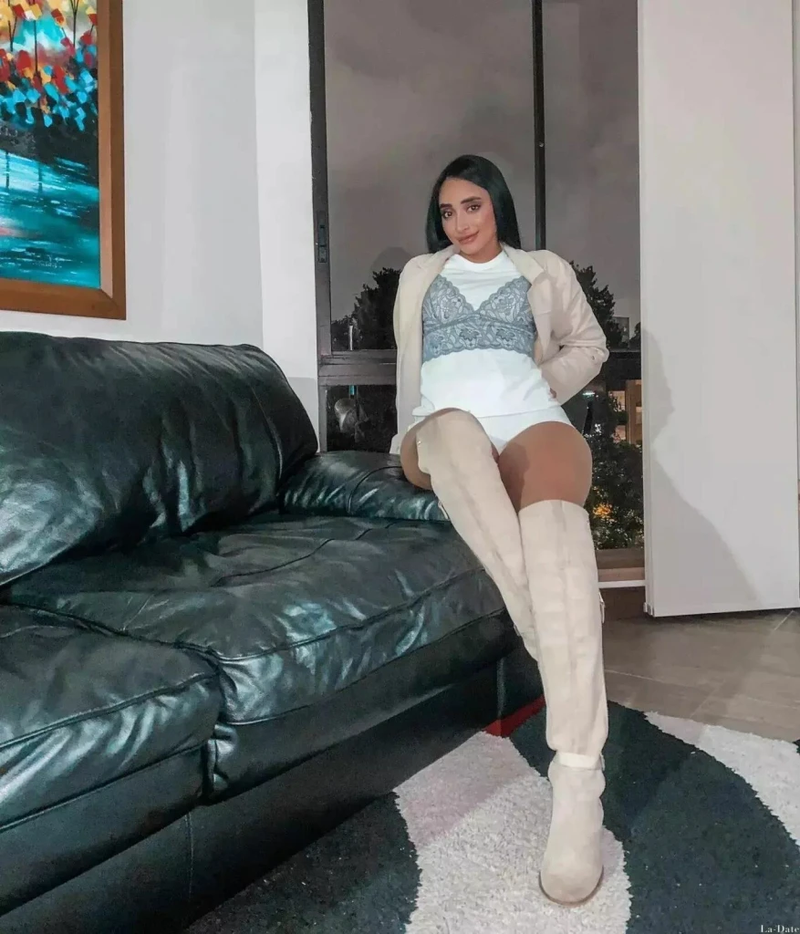 Laura Profile image 3