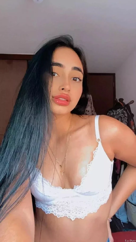 Laura Profile image 2