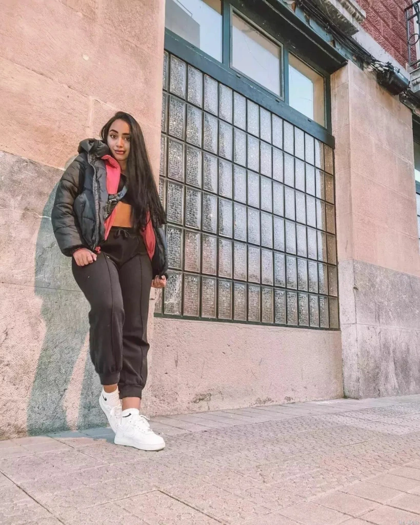 Laura Profile image 6