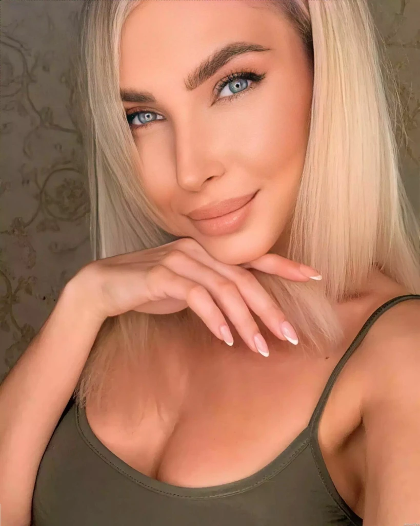 Elena Profile image 3