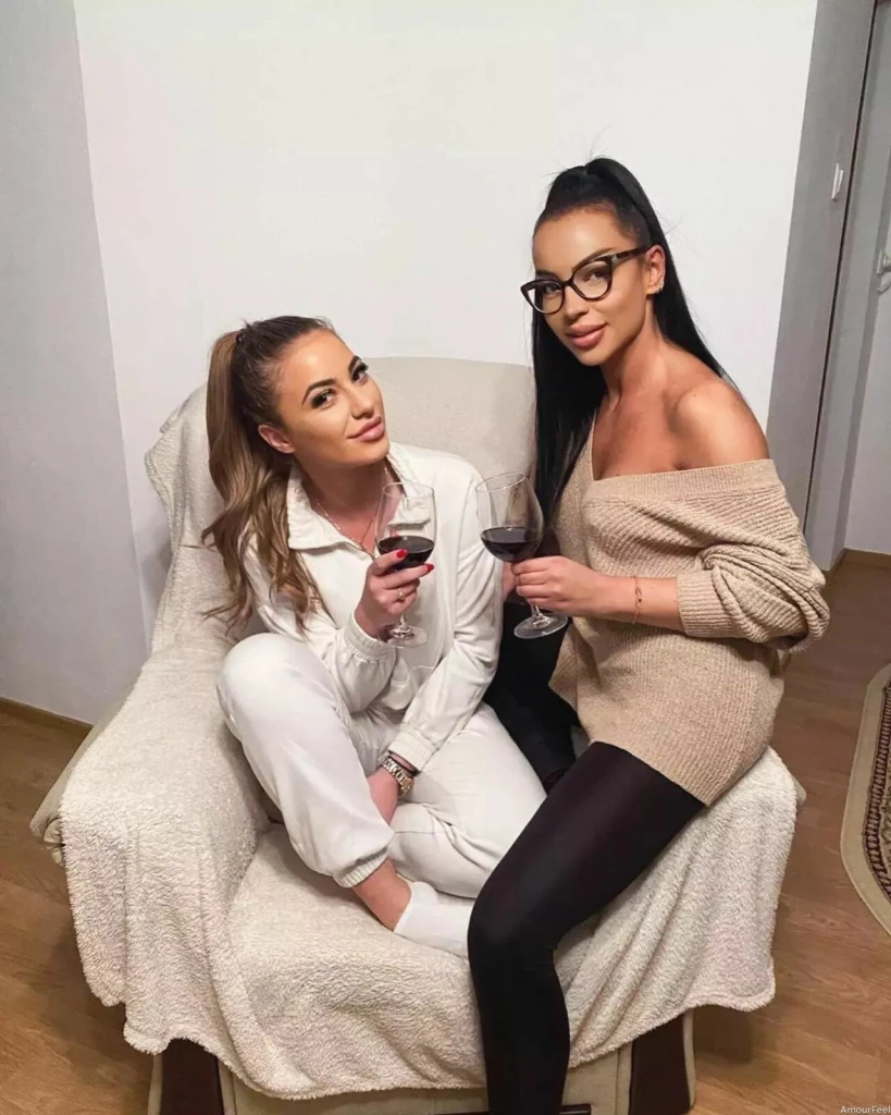 Claudia Profile image 4