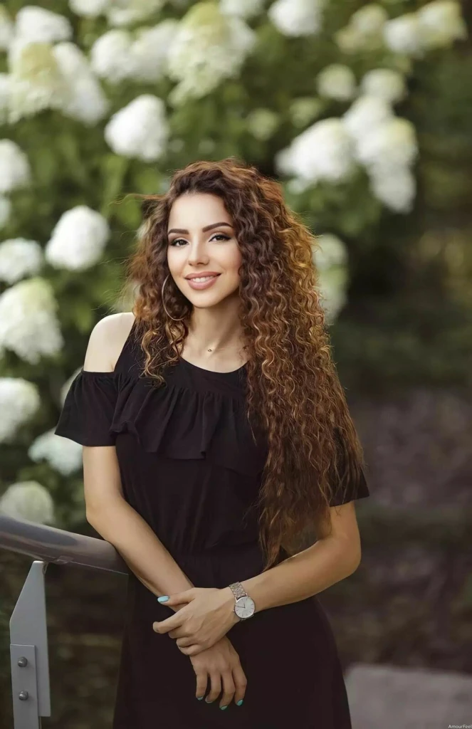 Elizabeth Profile image 6