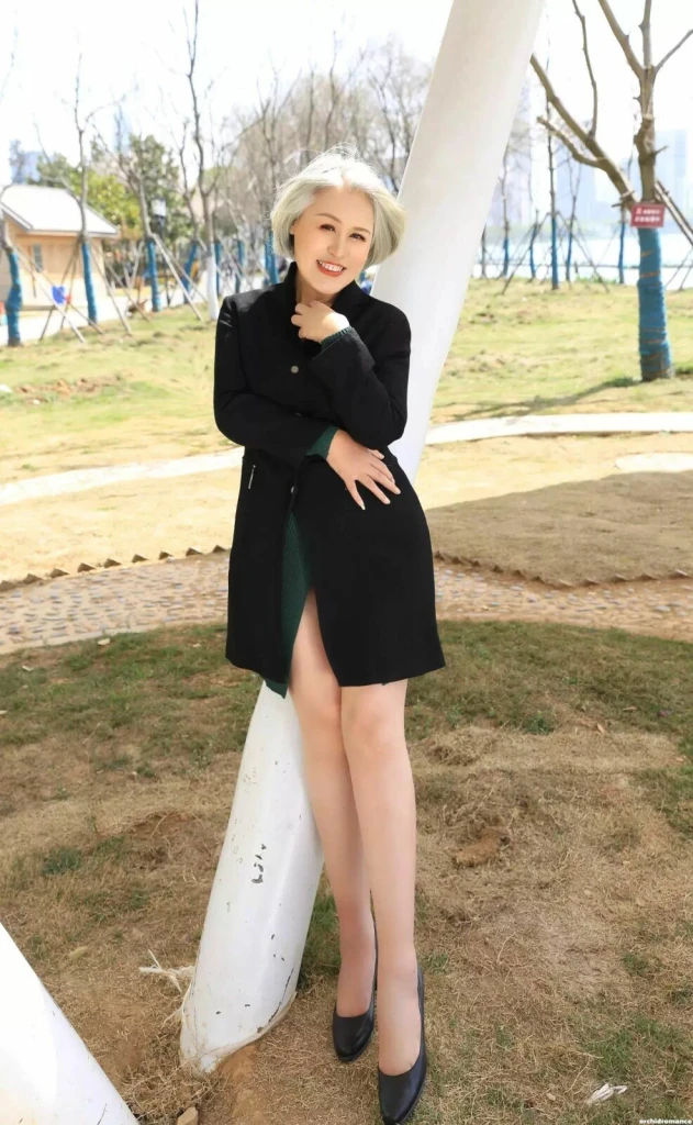 Elizabeth Profile image 3