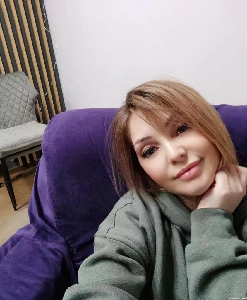 Elina Profile image 3