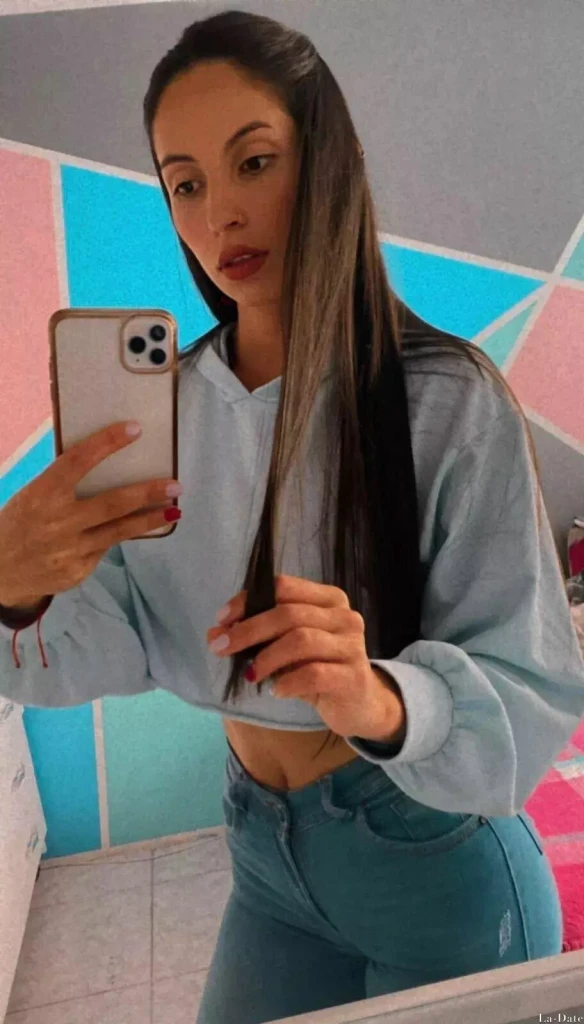 Evelin Profile image 5