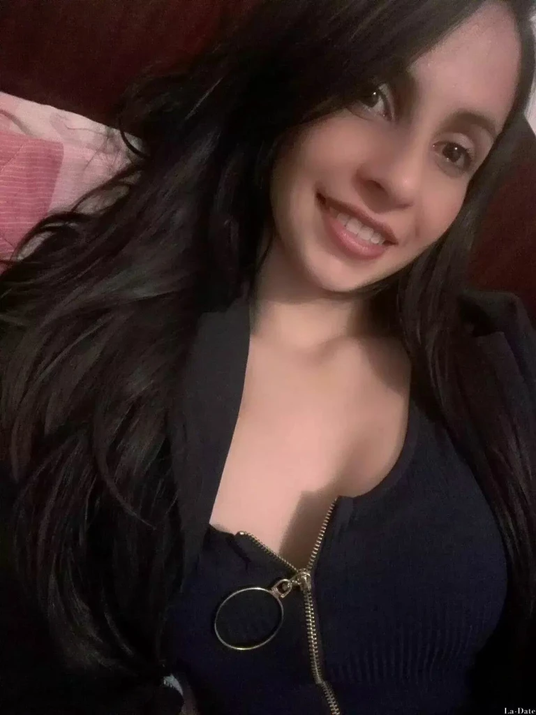 Evelin Profile image 2