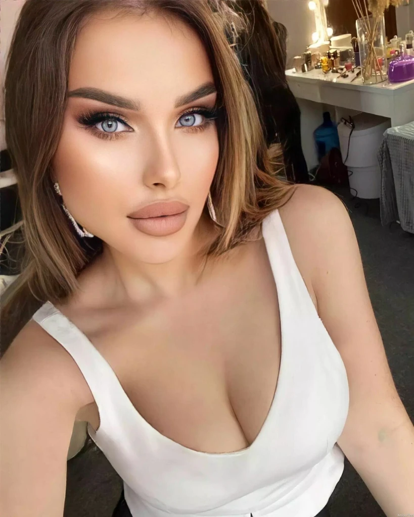 Cristina Profile image 2