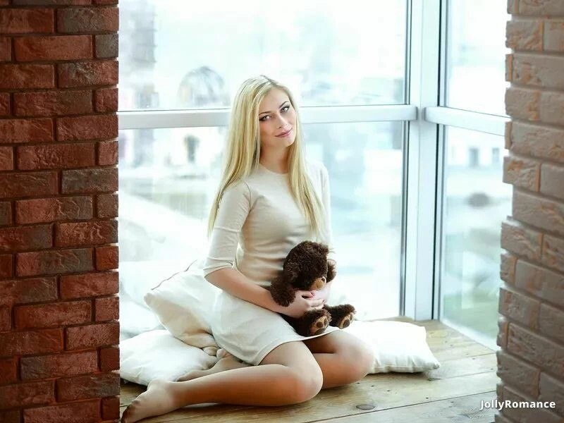 Aleksandra Profile image 2