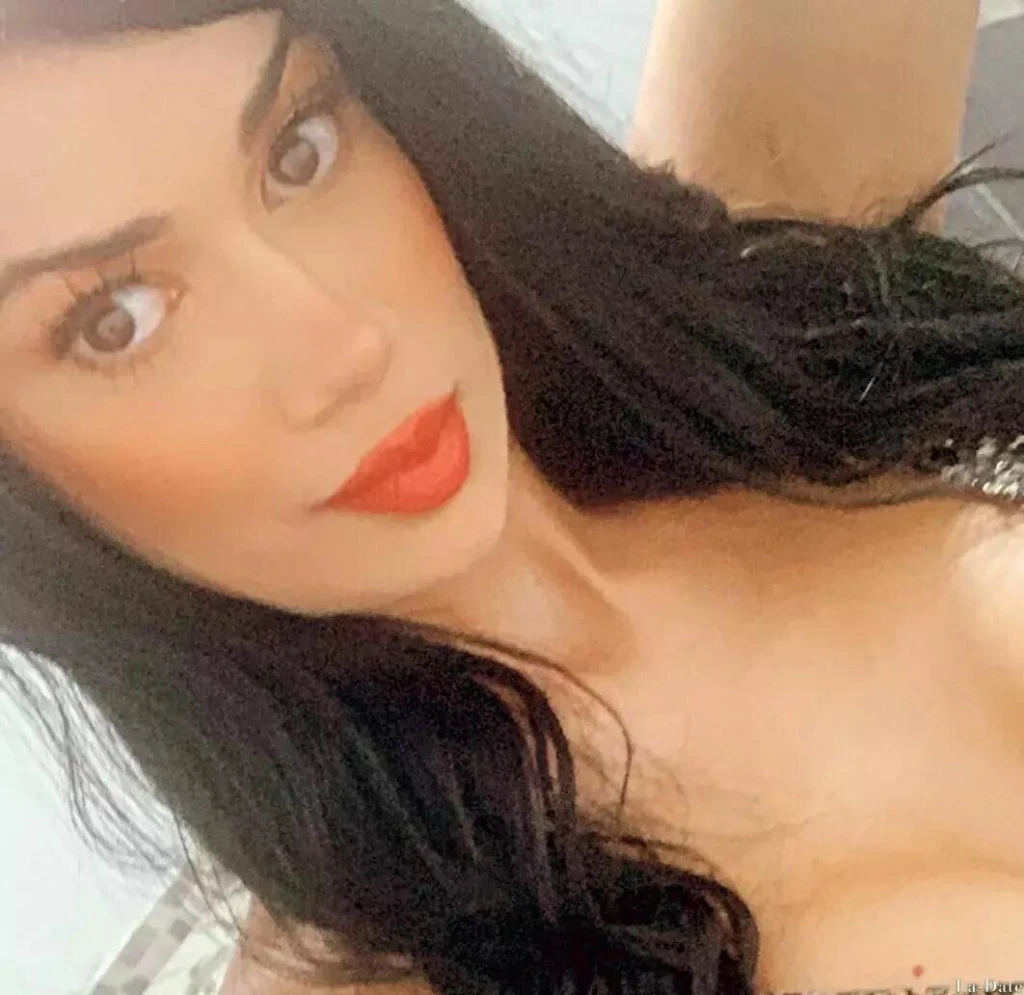 Sandra Profile image 4