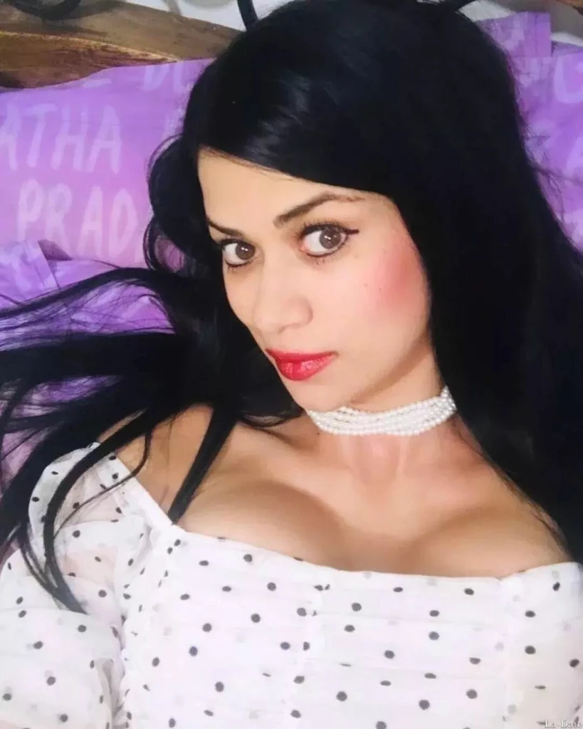 Sandra Profile image 1