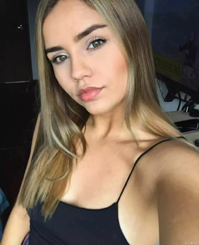 Dora Profile image 3