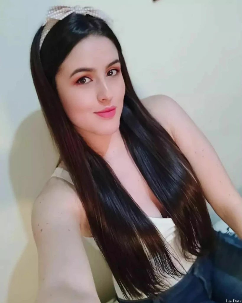 Alejandra Profile image 6