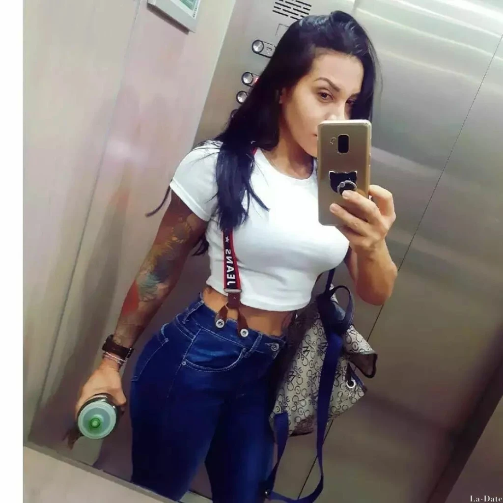 Laura Profile image 2