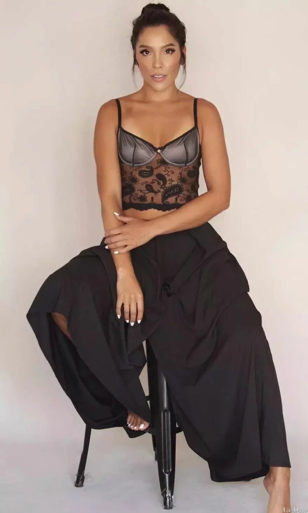 Laura Profile image 4