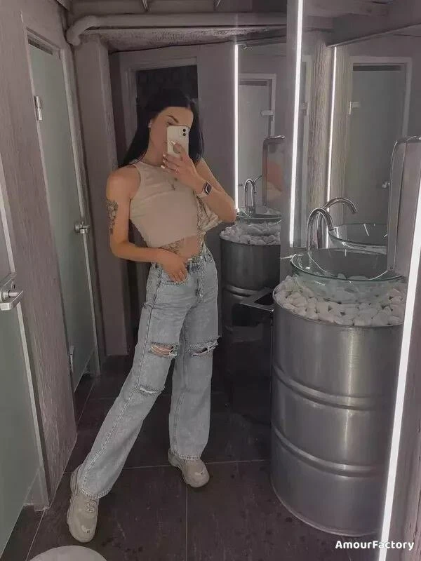 Elena Profile image 4