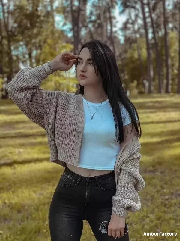 Elena Profile image 5