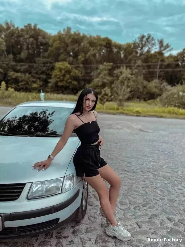 Elena Profile image 2