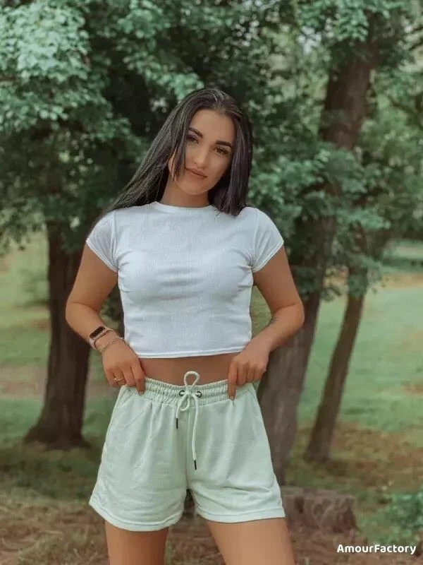 Elena Profile image 3