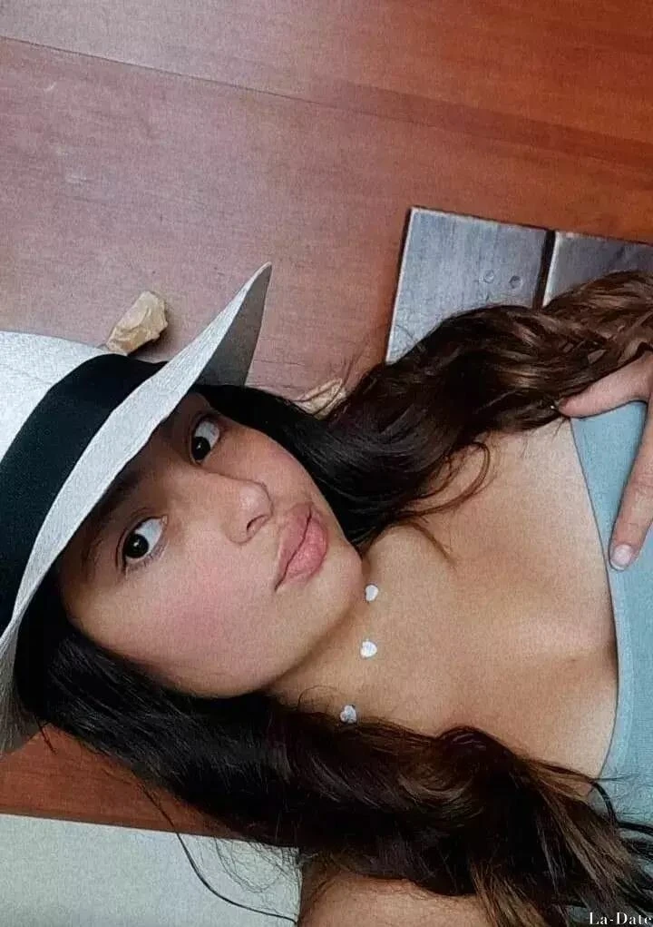 Paola Profile image 4