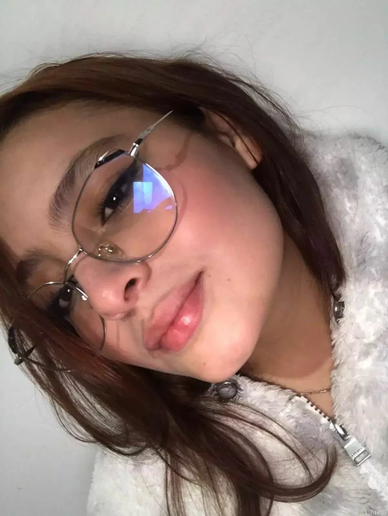 Paola Profile image 6