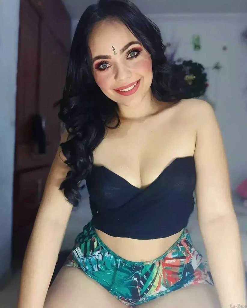 Elisa Profile image 2